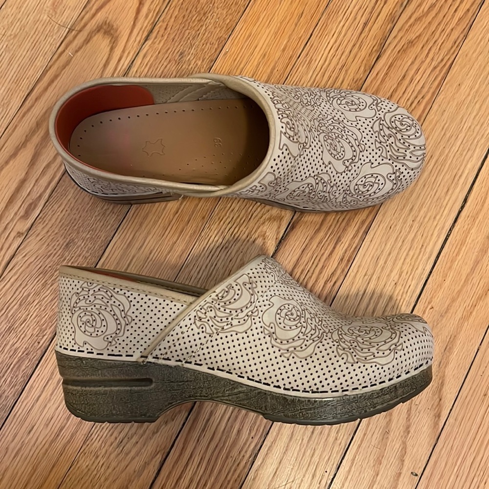 Beige Dansko shoes, size 39.